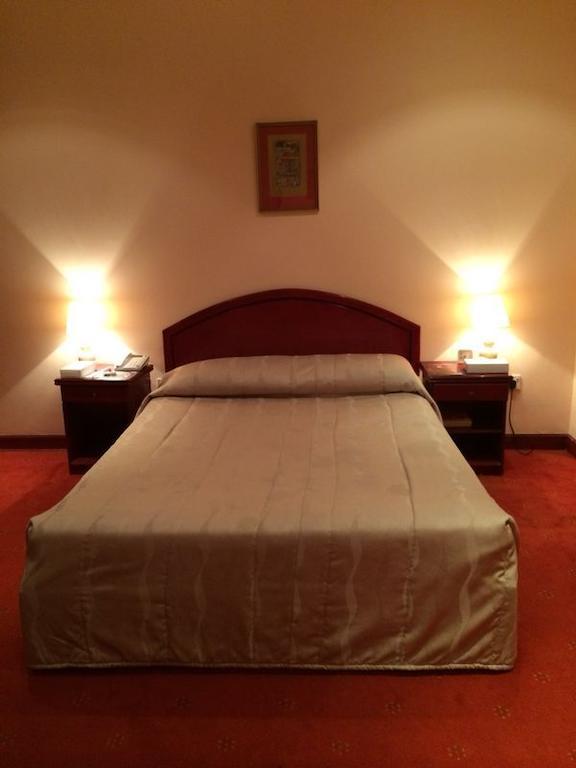 City Center Hotel Манама Стая снимка