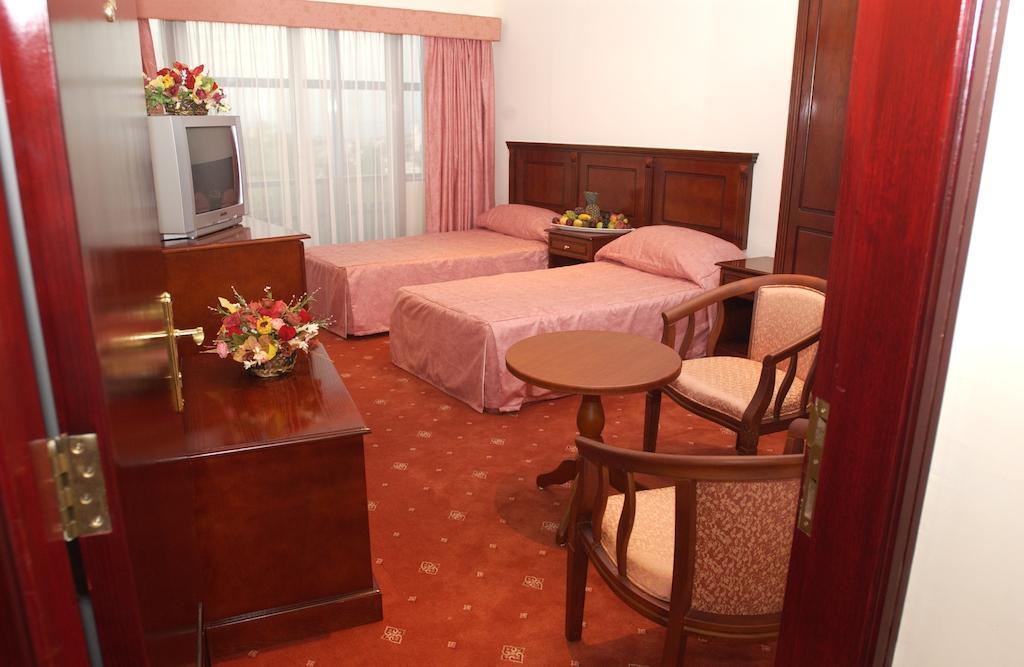 City Center Hotel Манама Стая снимка