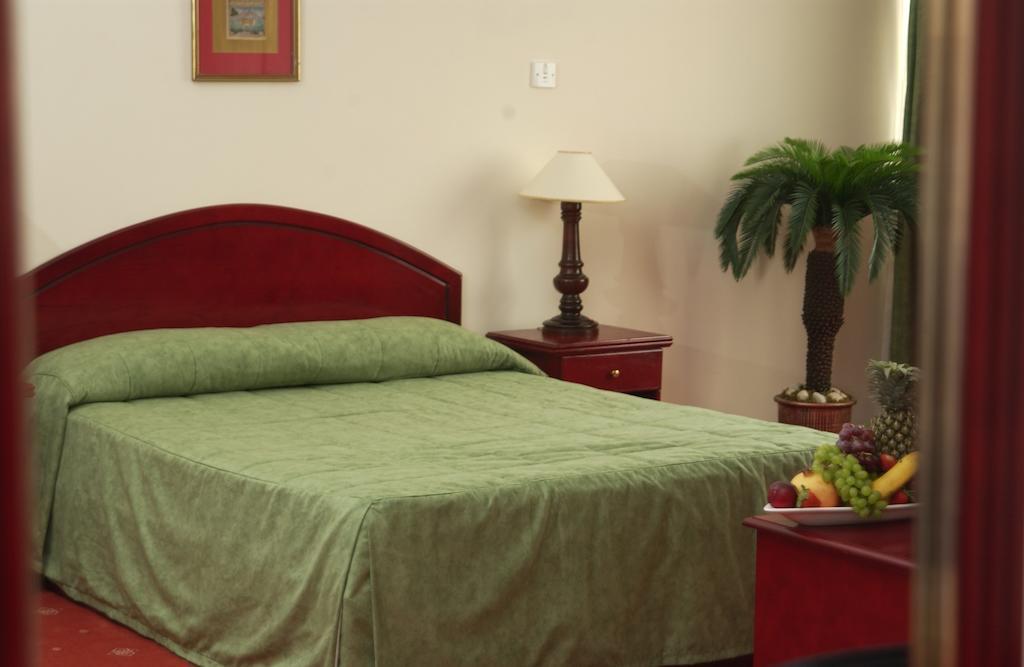 City Center Hotel Манама Стая снимка